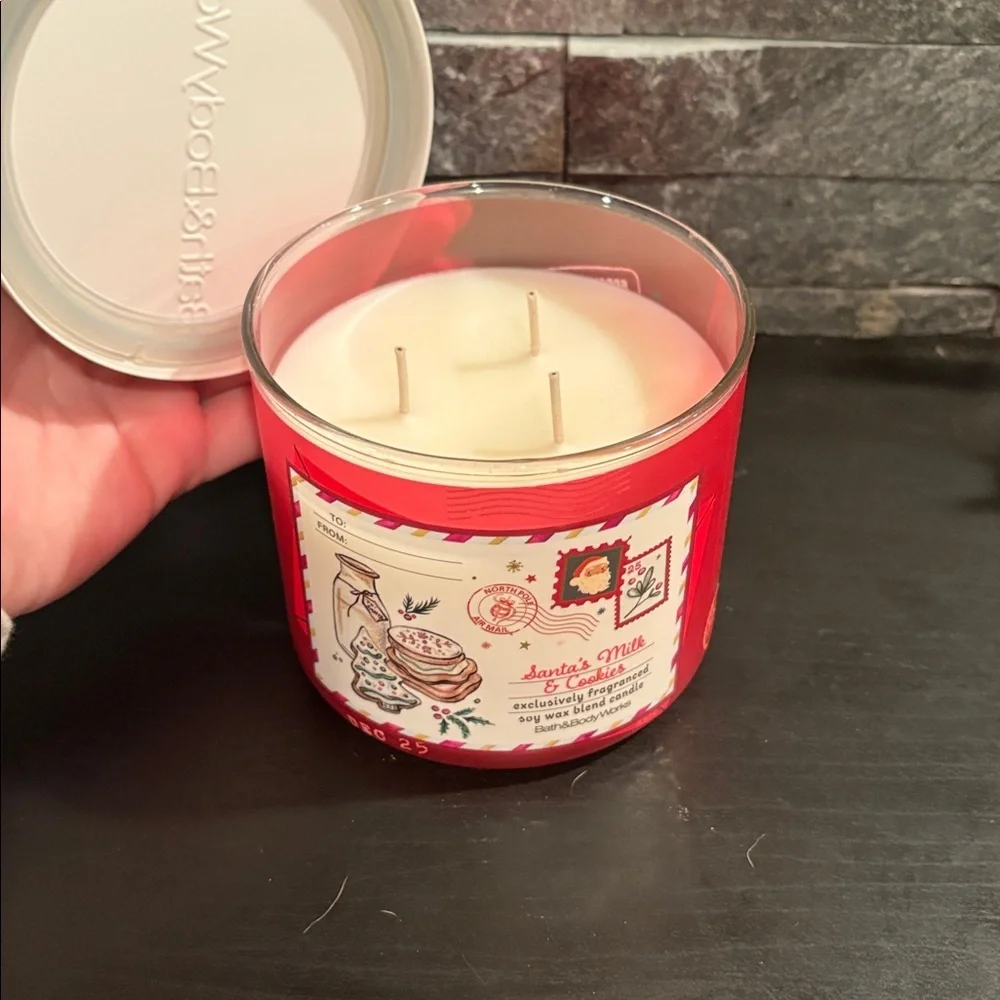 Bath & Body Works Santa’s Milk & Cookies 3-Wick Candle – New - Picture 3 of 4